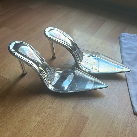 Good American Shoes - Good American Cinderella clear mule NWOT 11